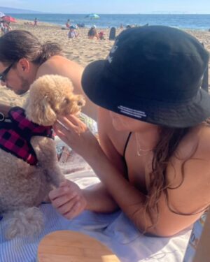 Candice Patton Instagram - beach day photo dump 🏖☀️🌊

My favorite things to do on the beach are sleep, read and laugh.