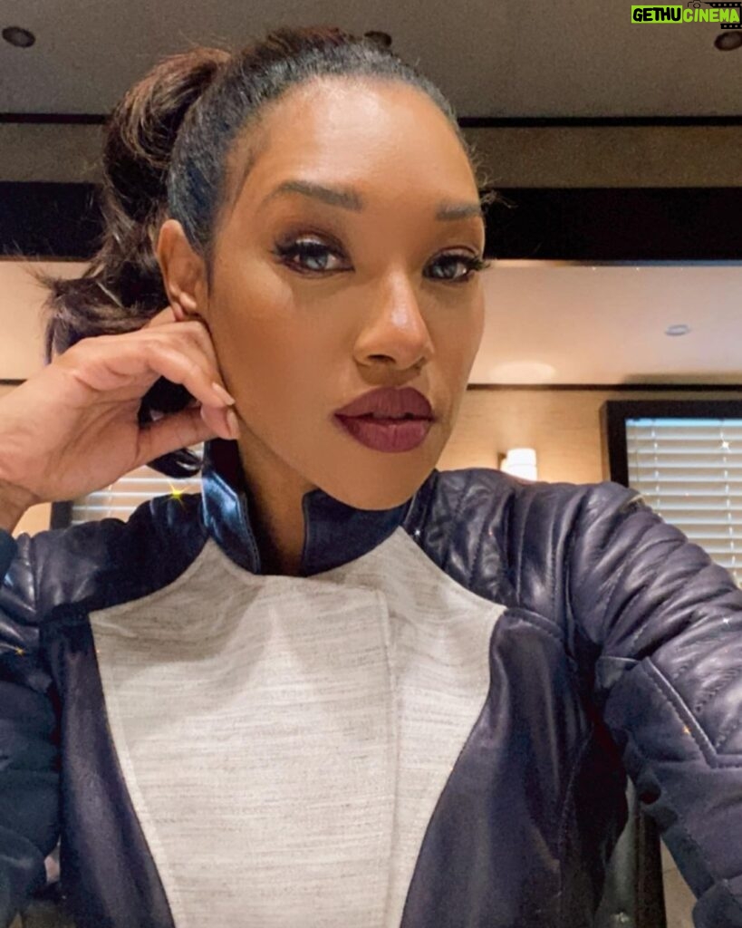 Candice Patton Instagram - mrs incredible lite #theflash s7 finale tonight. (Last one: fk yeah let’s go fight some bad guys!)