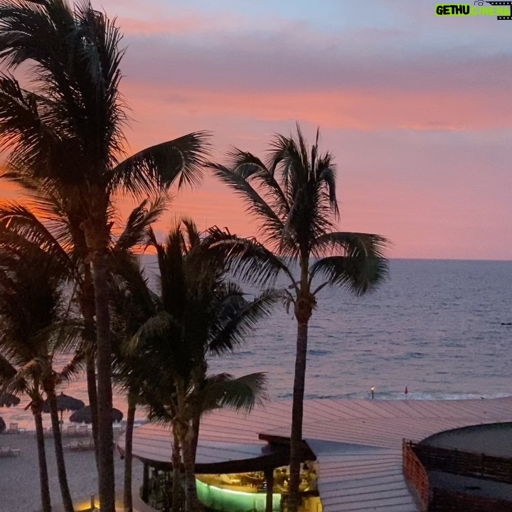 Candice Patton Instagram - thank God for sunsets 🌅 Four Seasons Resort Punta Mita, Mexico