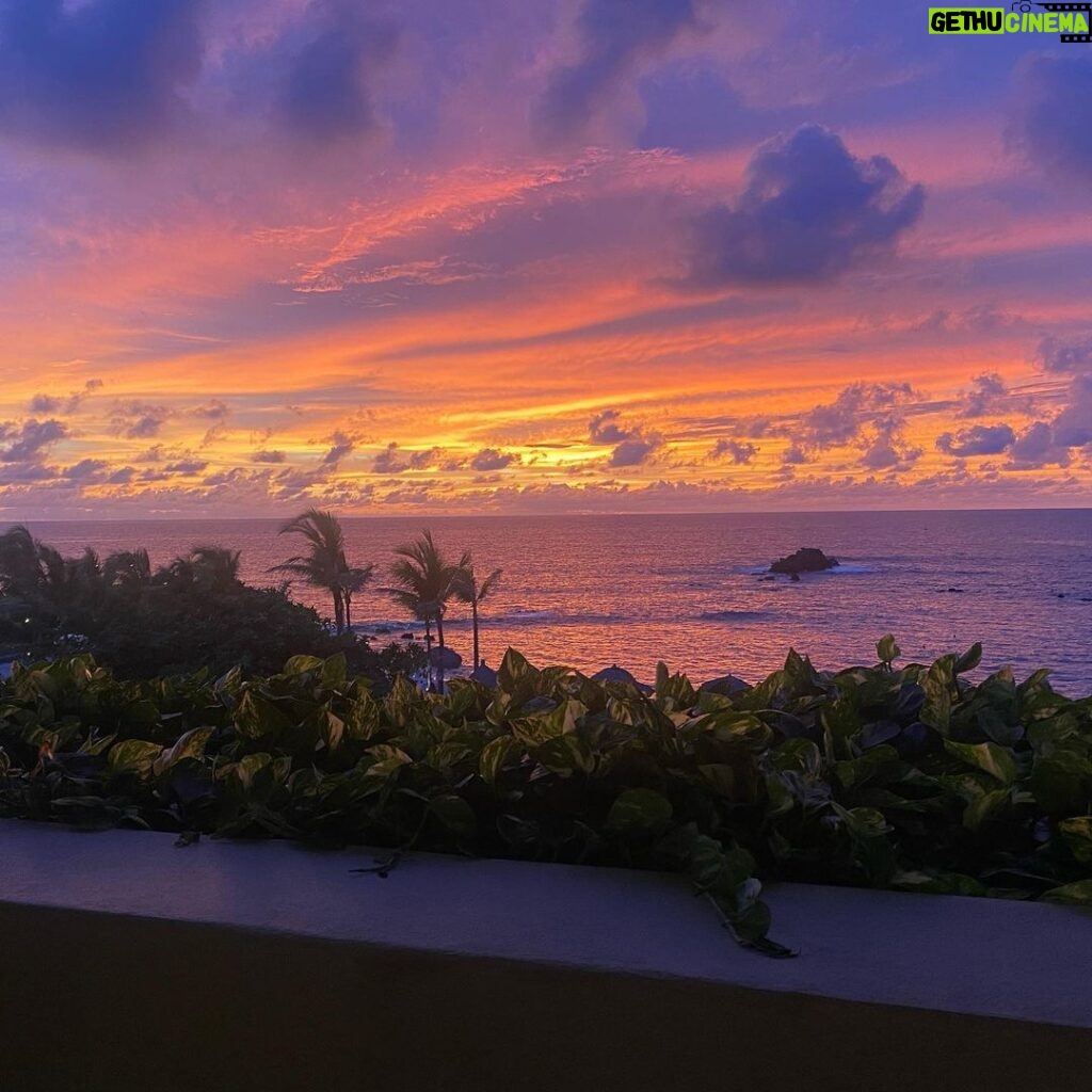 Candice Patton Instagram - thank God for sunsets 🌅 Four Seasons Resort Punta Mita, Mexico