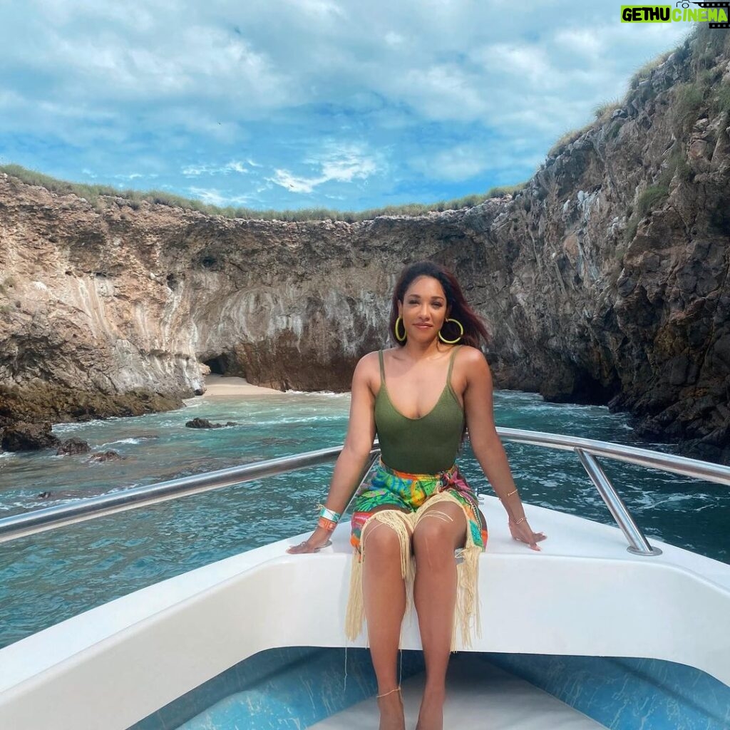 Candice Patton Instagram - Hola marinero! ⛵️🧜🏾‍♀️🇲🇽 Hidden Beach, Marietas Islands