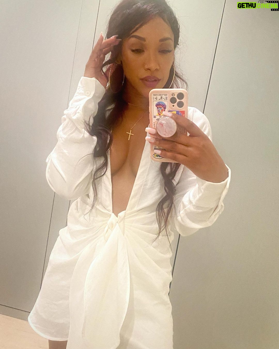Candice Patton - 320.4K Likes - ☁️9