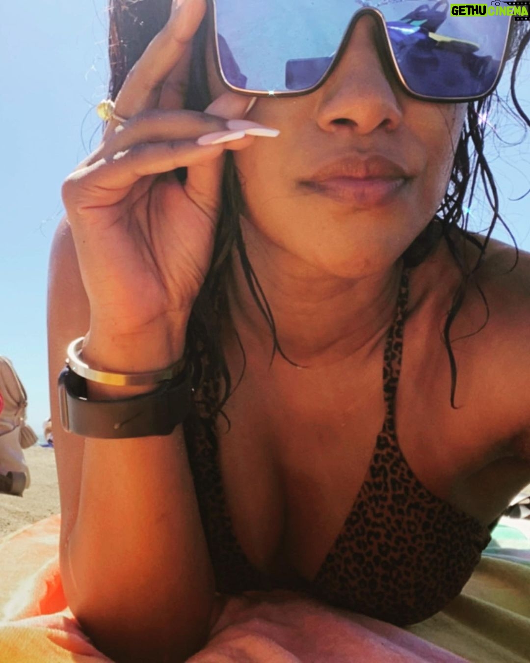 Candice Patton Instagram - ☀️apply pressure and SPF☀️ Los Angeles, California