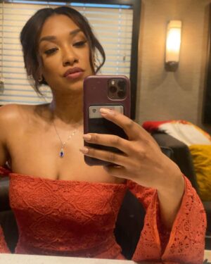 Candice Patton Instagram - 🔓