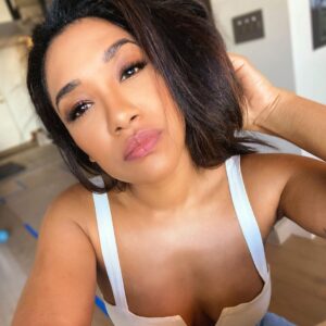 Candice Patton Instagram - 🦉
(📸Shot remotely by my manager @jeredservachello 1,200 miles away all the way back in LA)