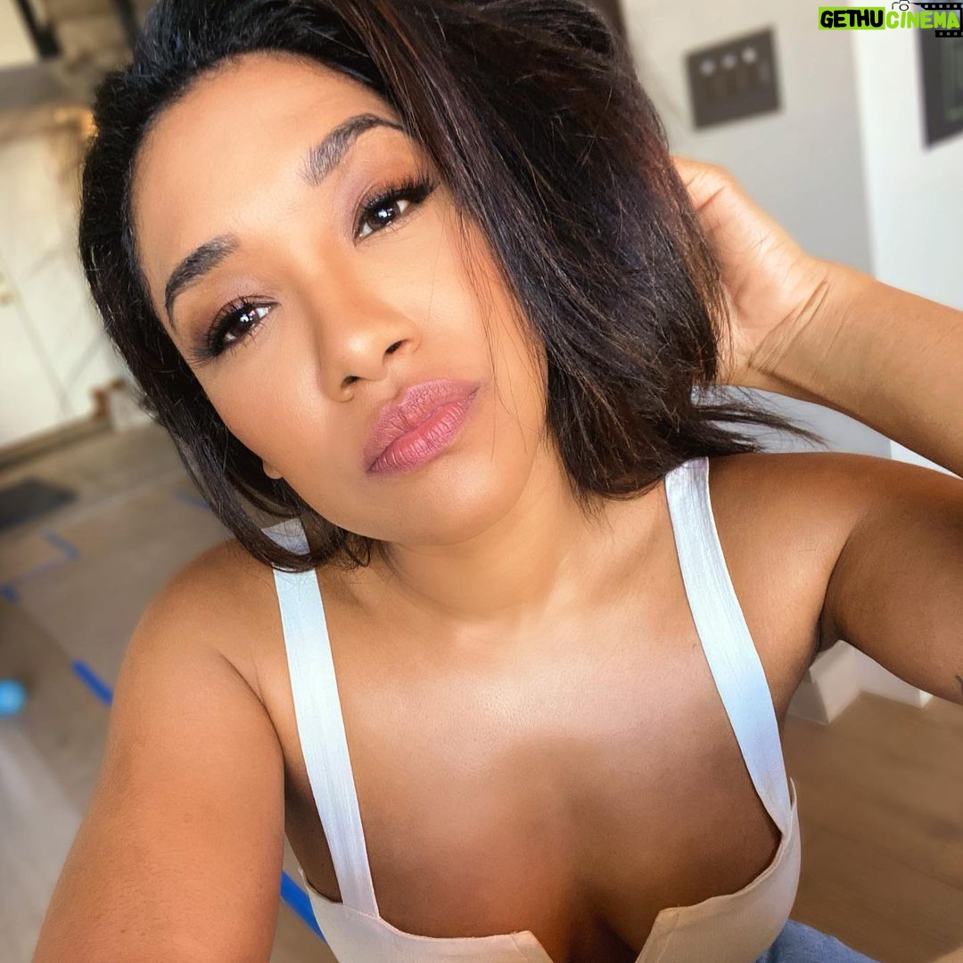 Candice Patton - 233K Likes - 🦉
(📸Shot remotely by my manager @jeredservachello 1,200 miles away all the way back in LA)