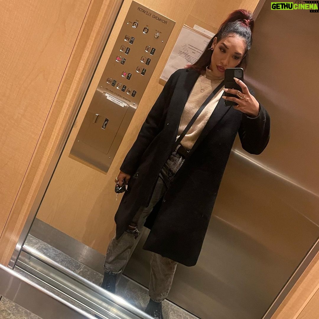 Candice Patton Instagram - 💫Blessings to you on 2.22.22💫 Stay hopeful & encouraged!