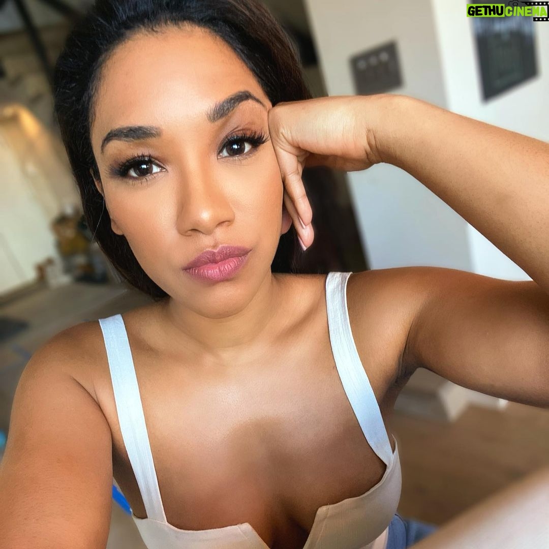 Candice Patton - 233K Likes - 🦉
(📸Shot remotely by my manager @jeredservachello 1,200 miles away all the way back in LA)