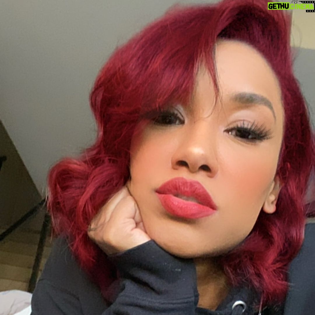 Candice Patton - 243.8K Likes - hmmm..?🌶🌶🌶