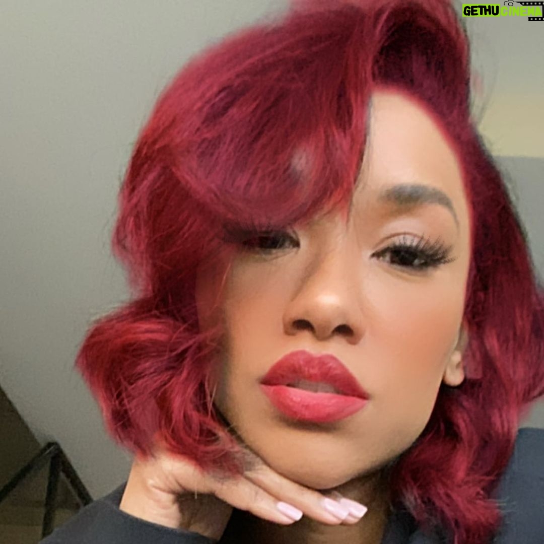 Candice Patton - 243.8K Likes - hmmm..?🌶🌶🌶