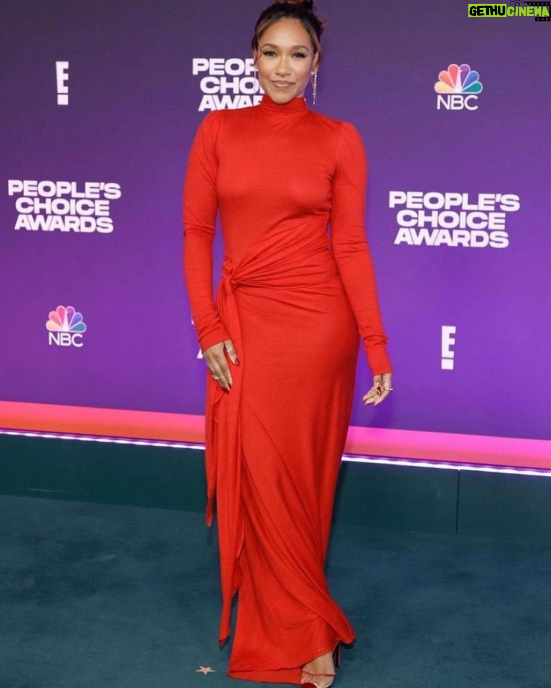 Candice Patton Instagram - Lady in red @ #peopleschoice. Thanks to fans for the nom! 8 years later and we still feel the love! 💃🏽🌹 Los Angeles, California