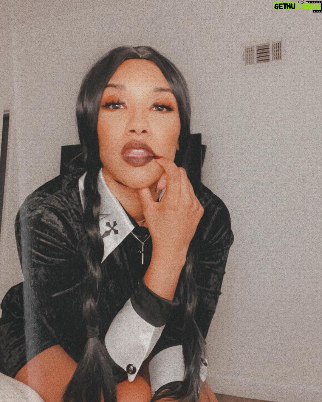 Candice Patton Instagram - and on wednesdays we wear black #happyhalloween 🖤 Los Angeles, California