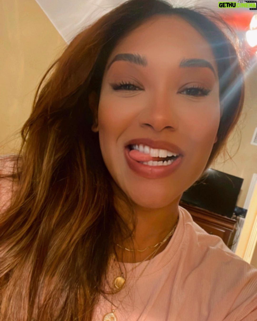 Candice Patton Instagram - gang gang 🐶 Dallas, Texas