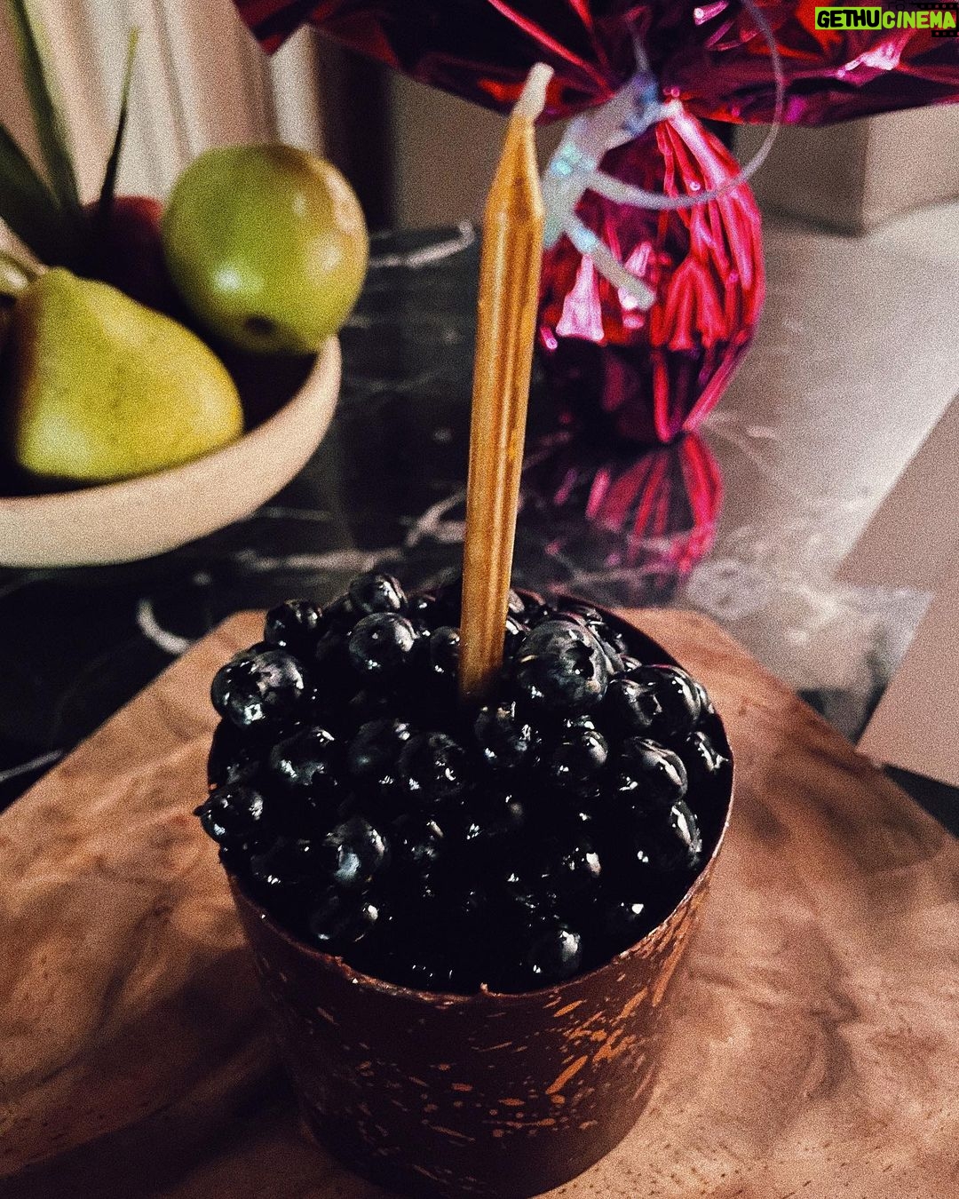 Candice Patton Instagram - Another year! Thank you God. Every year I become more and more grateful for so many things but honestly just to wake up is such a gift. Growing older is a privilege denied to many. My brown eyes pop open and I often say quietly, “thank you”. Thank you for another shot. Thank you for grace. Thank you for love. 🎉 It’s a great day to be alive and I love you. ♋️ thank u for the birthday love yesterday 💫