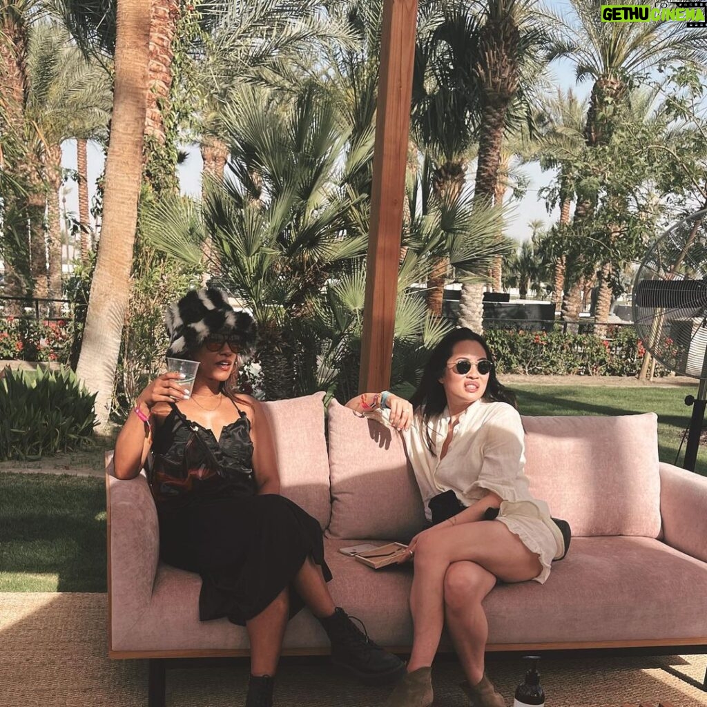 Candice Patton Instagram - 🌴 just a girl having a good time 🙃 Palm Springs, California