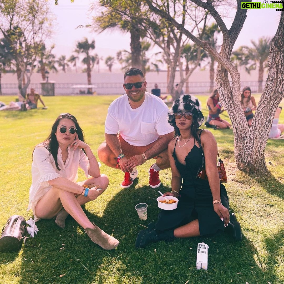 Candice Patton Instagram - 🌴 just a girl having a good time 🙃 Palm Springs, California