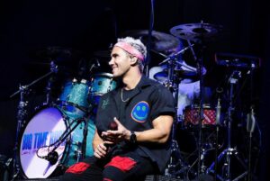 Carlos PenaVega Instagram - Life lately :) 🎶 🎤 @bigtimerush 📸 @parisvisone