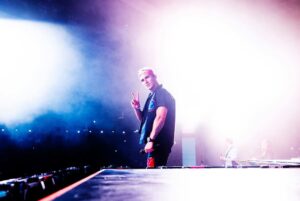 Carlos PenaVega Instagram - Life lately :) 🎶 🎤 @bigtimerush 📸 @parisvisone