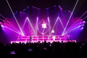 Carlos PenaVega Instagram - Can’t believe we get to do this everyday 🤩 DREAM TEAM right here!! —> swipe to the end to see how insane our lasers look…. I dare you to come see a show :) 📸 @parisvisone #oklahoma #cantgetenoughtour
