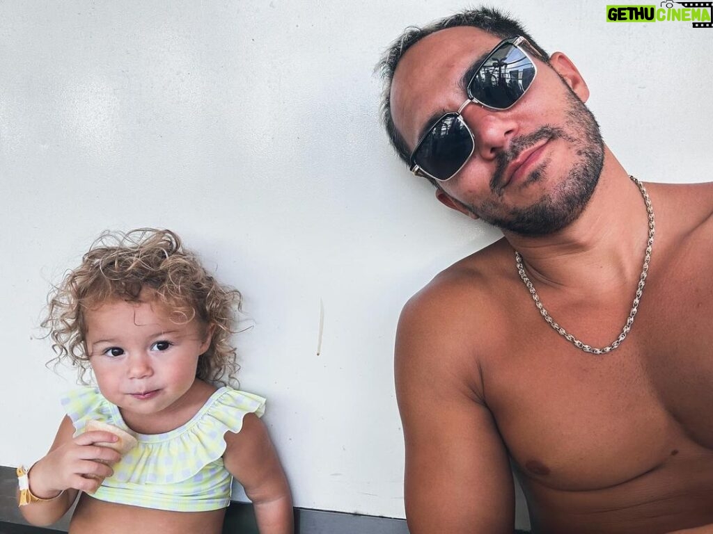 Carlos PenaVega Instagram - Just a family who loves #cruising :)