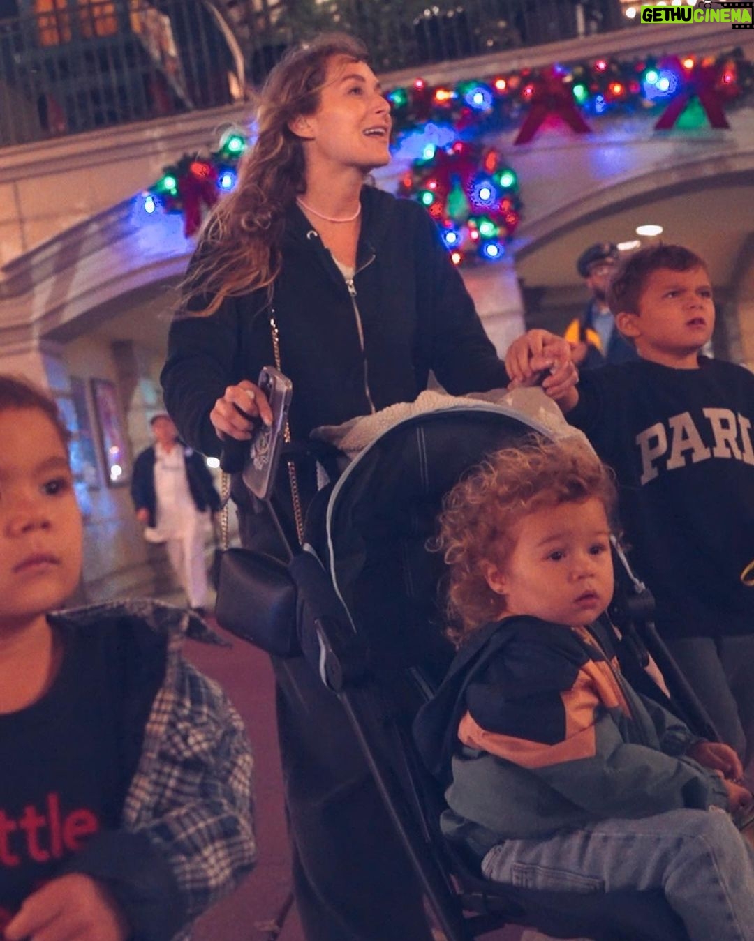 Carlos PenaVega Instagram - What a magical day! A belated bday celebration for our Oceanito. Feliz cumpleaños Ocean!!! A big gracias to @disneyparks @waltdisneyworld AND our amazing guide Dana for making it as magical as we dreamed it would be! #WaltDisneyWorld #DisneyHolidays @disneyworld.latino #DisneyFamilia #spanglish Ps. Kingston is still crushing hard on all the princesses. He’s determined to marry Rapunzel FOR REAL. 🤣