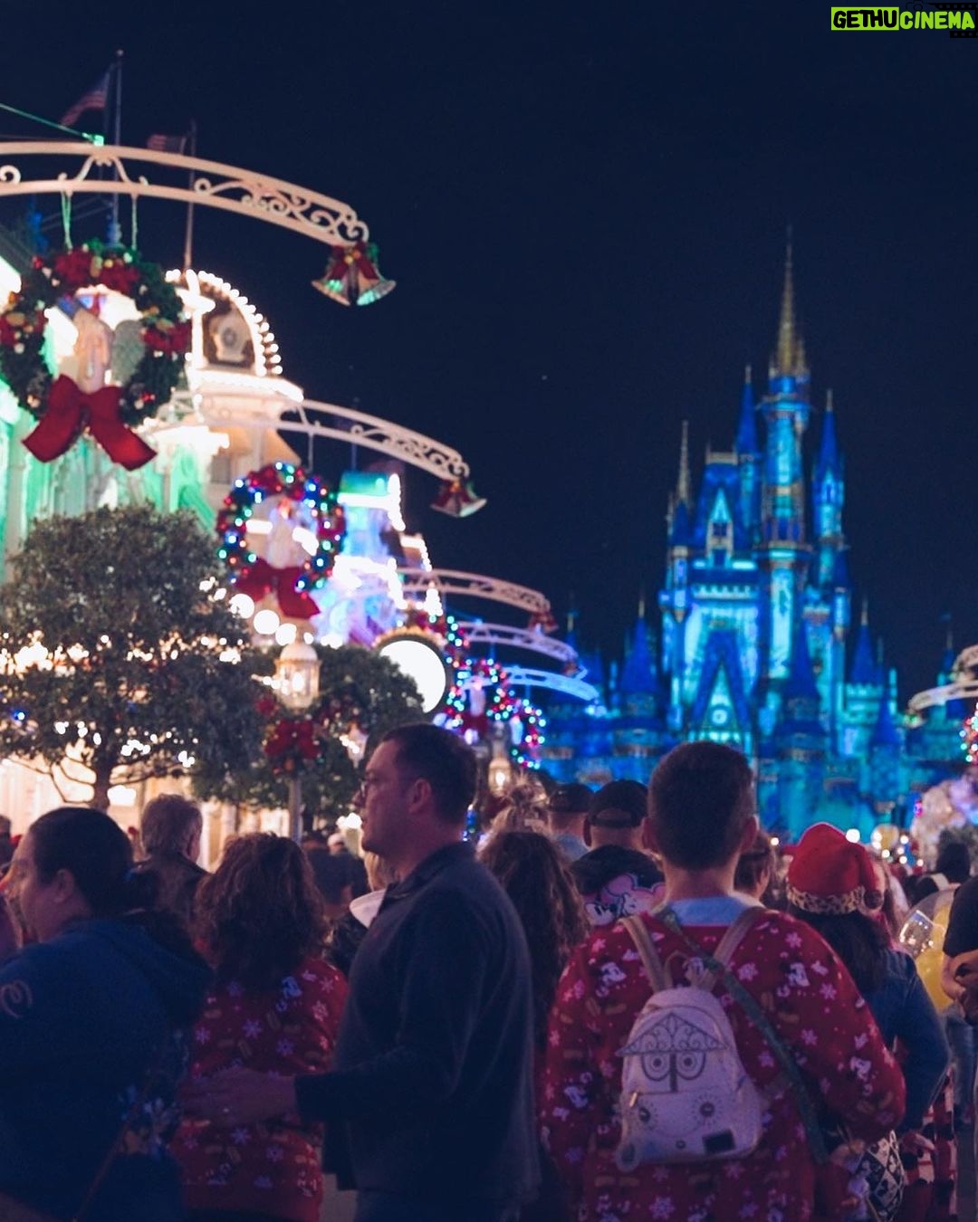 Carlos PenaVega Instagram - What a magical day! A belated bday celebration for our Oceanito. Feliz cumpleaños Ocean!!! A big gracias to @disneyparks @waltdisneyworld AND our amazing guide Dana for making it as magical as we dreamed it would be! #WaltDisneyWorld #DisneyHolidays @disneyworld.latino #DisneyFamilia #spanglish Ps. Kingston is still crushing hard on all the princesses. He’s determined to marry Rapunzel FOR REAL. 🤣