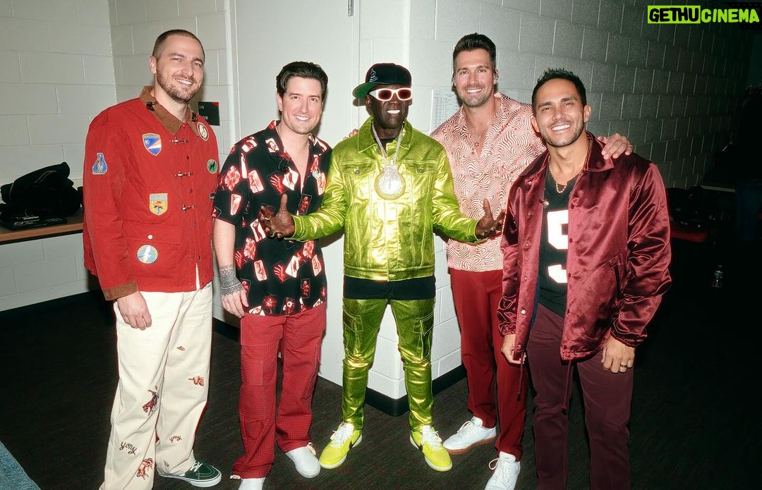 Carlos PenaVega Instagram - 3 shows down and 3 to go! The @iheartradio #jingleball tour has been great! -> swipe to see who we’ve met so far!! Oh and we got to watch a legend perform in Detroit last night !! !?!?!?!?!?!?