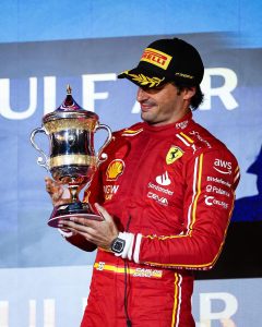Carlos Sainz Jr. Instagram - 🏆P3!! Good start to the season. We have a very good baseline and we'll keep pushing for more! 💪🏻 🏆P3!! Buen comienzo de temporada. Tenemos una muy buena base y ahora hay que ir a por más! 💪🏻 - #Carlossainz Bahrain International Circuit