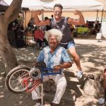 Carlos Vives Instagram - La sirena bicicleta de “Balín” produce la energía suficiente para seguir trabajando con todo mi amor por esta tierra @traslaperla 🚲 #SantaMarta #PitanPitan Santa Marta, Colombia