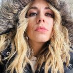 Carmen Aub Instagram - Winter vibes ❄️ Podemos esperar toda la vida a que esa persona nos ofrezca una disculpa o tome responsabilidad de cómo nos hirió antes de poder soltar ese dolor, enojo o frustración; el problema con eso es que estamos dándole el poder a alguien más sobre cómo nos sentimos y de poder sanar, recupera tu poder enfocándote en tu propio proceso, toma las riendas y responsabilízate de tu parte y de tu proceso! Cierra ciclos para comenzar el año con todo!