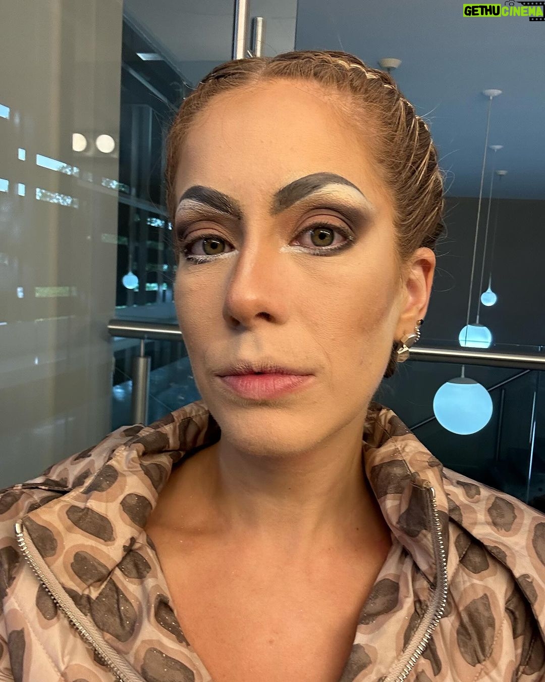 Carmen Aub Instagram - ¿Qué nombre me pondrían? Por suerte mis madrinas ya lo tienen, HOY en #ConCarmen seré bautizada y la queso ! 💅 DESLICEN PARA VER LAS FOTOS DEL PROCESO!! 11pm por E! Dragged by @faridserio