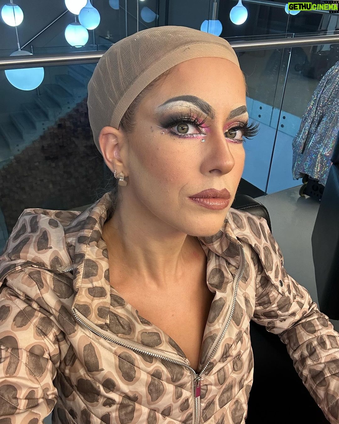 Carmen Aub Instagram - ¿Qué nombre me pondrían? Por suerte mis madrinas ya lo tienen, HOY en #ConCarmen seré bautizada y la queso ! 💅 DESLICEN PARA VER LAS FOTOS DEL PROCESO!! 11pm por E! Dragged by @faridserio