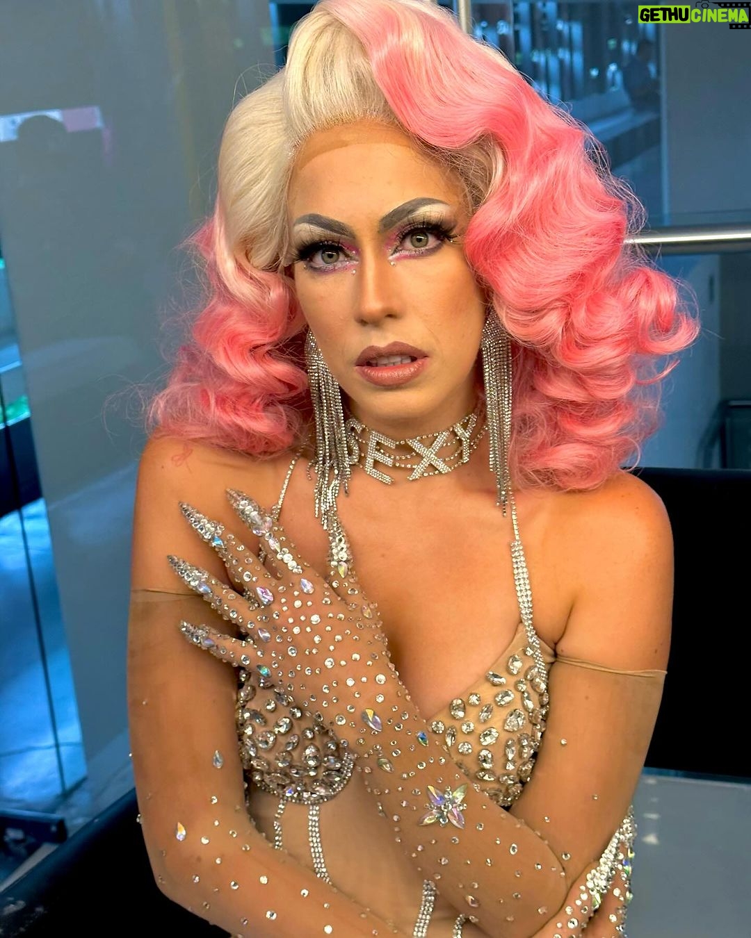 Carmen Aub Instagram - ¿Qué nombre me pondrían? Por suerte mis madrinas ya lo tienen, HOY en #ConCarmen seré bautizada y la queso ! 💅 DESLICEN PARA VER LAS FOTOS DEL PROCESO!! 11pm por E! Dragged by @faridserio