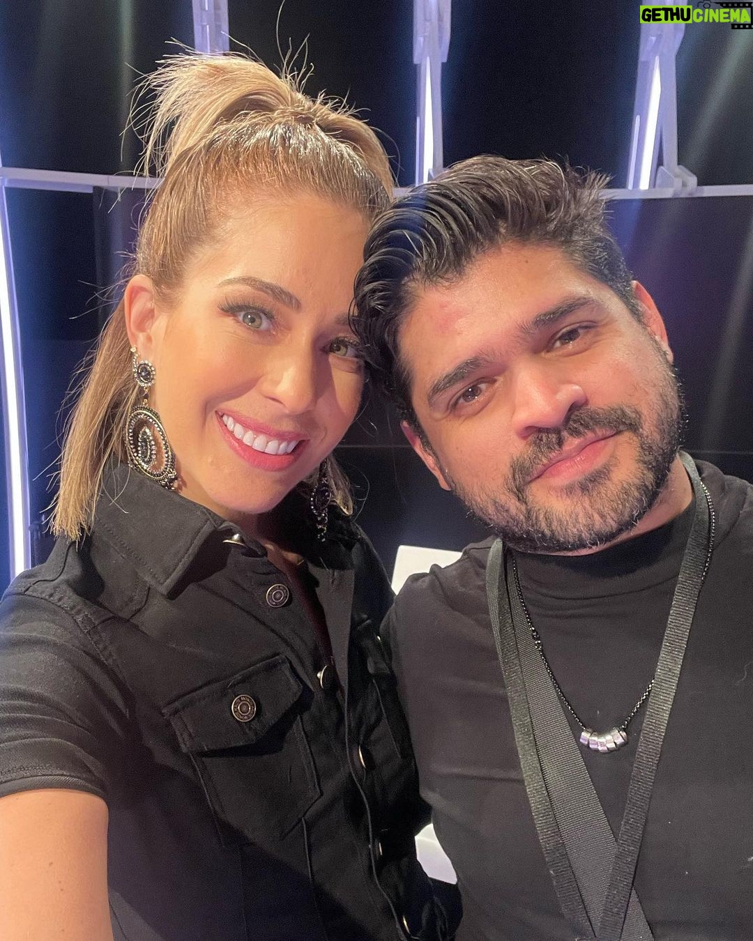 Carmen Aub Instagram - JUNIO 🔱 #ConCarmen 3️⃣ está en el horno y no puedo estar más feliz y agradecida por tener este espacio donde toda la curiosidad es bienvenida 🐣 GRACIASSSSSS @marcellocoltro @rubendgaxiola @eonlinelatino #VocesdeE #proximamente 💥💃🏿🤩 . 👗 @benditoclosetstyle