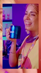 Carmen Aub Instagram - O Carnaval nunca foi tão delicioso! A atriz @carmenaub revelou seu segredo para curtir a folia do nosso voo em grande estilo: o mix de sabores e sensações de @absolutbrasil, a vodka premium número 1 do mundo. Cheers! 🍸🤤 #BornToMix [Beba com moderação. Não compartilhe com menores de 18 anos] - ¡El carnaval nunca ha sido tan delicioso! La actriz @carmenaub desveló su secreto para disfrutar al máximo de nuestra fiesta voladora: la mezcla de sabores y sensaciones de @absolutbrasil, el vodka premium número 1 del mundo. ¡Salud! 🍸🤤 #BornToMix [Beba con moderacion. No compartir con nadie menor de 18] #ARARAnaAvenida #Carnaval2023 #CarnavaldaARARA Sambódromo da Marquês de Sapucaí