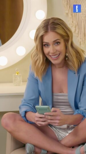 Carmen Aub Instagram - ¿Cuál es tu mayor adición? 👀 ¿No sueltas el celular? 🤳🏼¿Compras ropa sin parar? 🛍️ Esta semana @carmenaub analiza las conductas de dependencia con ayuda de invitados especiales y expertos en la materia. 🤓

🎬 #ConCarmen estrena todos los jueves a las 11:00pm, solo en E!