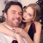 Carmen Aub Instagram - Bizcochito: esta aventura no hubiera sido posible sin ti, recuerdo cuando leí esa primera escena y pensé “WHAT! Rutila y Superjavi? “ y después ese primer café donde pensábamos cómo volveríamos a esta pareja diferente a todos los amores de Ruti pasados… 7 años después creo que se logró! Pero más que por una fórmula fue por que nos dejamos ir, eres el mejor compañero que pude haber tenido, aprendimos a platicar las escenas, explorar, jugar, proponer y con el gran equipo de por medio, nuestro escritor @luiszelkowicz quien nos llevó a esta montaña rusa con todo lo que vivió la pareja! y nuestros directores que nos permitieron ser. Hoy Ruti tiene un hueco en el corazón y yo tengo GRANDES memorias y pura plenitud por este camino que recorrimos juntos, mi bizcochito por siempre! TE ADORO !!! @alejandrolopeztv y nuestro anillo??