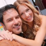 Carmen Aub Instagram - Bizcochito: esta aventura no hubiera sido posible sin ti, recuerdo cuando leí esa primera escena y pensé “WHAT! Rutila y Superjavi? “ y después ese primer café donde pensábamos cómo volveríamos a esta pareja diferente a todos los amores de Ruti pasados… 7 años después creo que se logró! Pero más que por una fórmula fue por que nos dejamos ir, eres el mejor compañero que pude haber tenido, aprendimos a platicar las escenas, explorar, jugar, proponer y con el gran equipo de por medio, nuestro escritor @luiszelkowicz quien nos llevó a esta montaña rusa con todo lo que vivió la pareja! y nuestros directores que nos permitieron ser. Hoy Ruti tiene un hueco en el corazón y yo tengo GRANDES memorias y pura plenitud por este camino que recorrimos juntos, mi bizcochito por siempre! TE ADORO !!! @alejandrolopeztv y nuestro anillo??