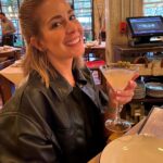 Carmen Aub Instagram - Domingo de: 30K 🏃🏼‍♀️- chilaquiles 🍲 - Martini 🍸 Hace mucho no me retaba y se siente bien!