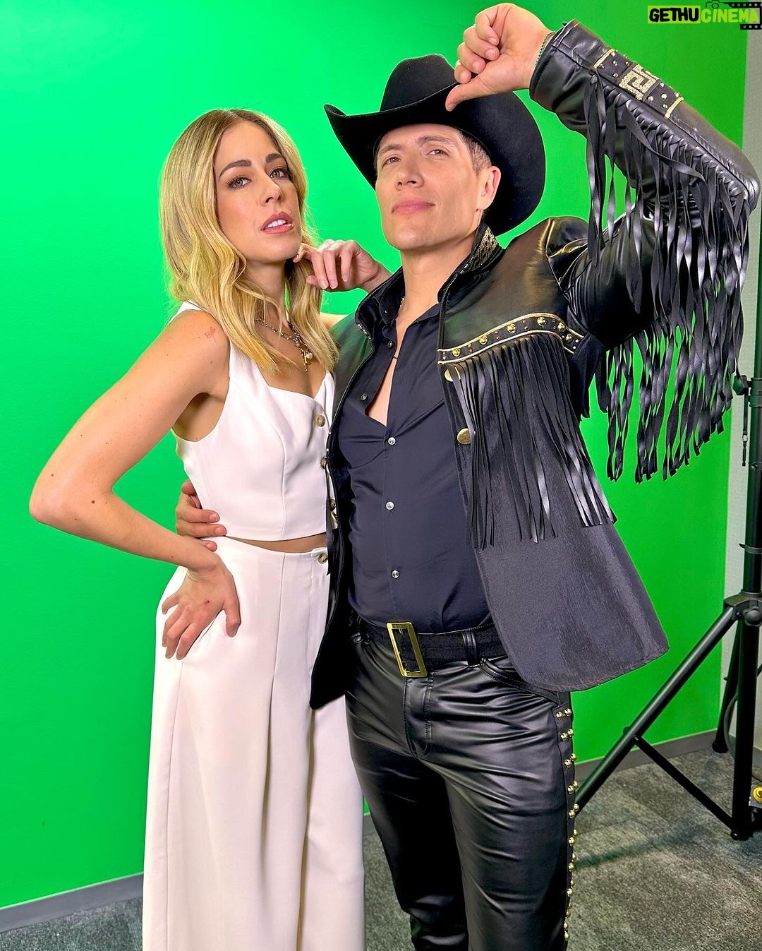 Carmen Aub Instagram - Hoy me fusioné con La Ruti… ¿Quién más se identifica con ella? 🤠 #ElCorridoDeRutila Tiene actitud, tiene porte y belleza infinita Tiene carácter, es fuerte y mujer decidida Y su más grande tesoro sin duda la vida se lo regaló Una mujer muy valiente y de buen corazón 🎶 @soyfercorona #Arre #Guerrera #MujerFuerte #elsenordeloscielos #LaRutila #telemundo