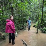 Carmen Aub Instagram - 10 fotos no bastan para transmitir ni un 10% de la experiencia que @rainforestexpeditions nos regaló! El Tambopata Research Center (TRC), es algo que nunca me pude imaginar. Algo que me encantó, fue conocer la selva con guías locales y convivir cada noche con científicos y biólogos que te contagian esa pasión por lo que hacen. No es lo mismo aprender sólo por lo que te cuentan, a vivirlo caminando por la selva cuando sales a la aventura y lo ves! Ser temporada de lluvia solamente agregó magia a la experiencia (no saben cómo me gusta caminar en lodo) y una vez de vuelta en el albergue, no hay nada más rico que ver y escuchar la selva mientras te tomas algo. No sé si alguna vez podré vivir algo así nuevamente, sin duda lo llevaré en mi corazón por siempre, y mientras tanto desde casa podré seguir voluntariando por medio de su programa @wiredamazon (entren al link de su bio, está súper!). Gracias a todo el staff que nos atendió durante estos días, y gracias especiales a nuestro guía, Lucho @luisalbertochipaloayza por enseñarnos los secretos de la Amazonía. #Peru #Travel #Amazonia #viajando Tambopata Research Center.