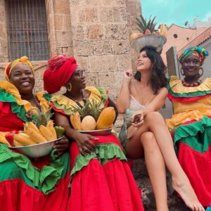 Carolina Miranda Instagram - Que gozadera en Colombia dentro y fuera de set!!! 🇨🇴❤️🔥🎬🤩 #PerfilFalso @lincpal @rodolfosalas03 @felipelondonoo @mauriciohenao_ @lamuelagonzalez