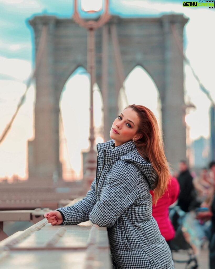 Carolina Miranda Instagram - Me di la oportunidad este año de vivir en modo avión: “Estar en tiempo presente,con la gente que está siendo feliz y disfrutando el momento” ❤ 🪽LIBRE🪽 Y gracias a @victoralvareznyc por estas fotos tan bellas en NY 🗽 eres un crack 🫶 NYC