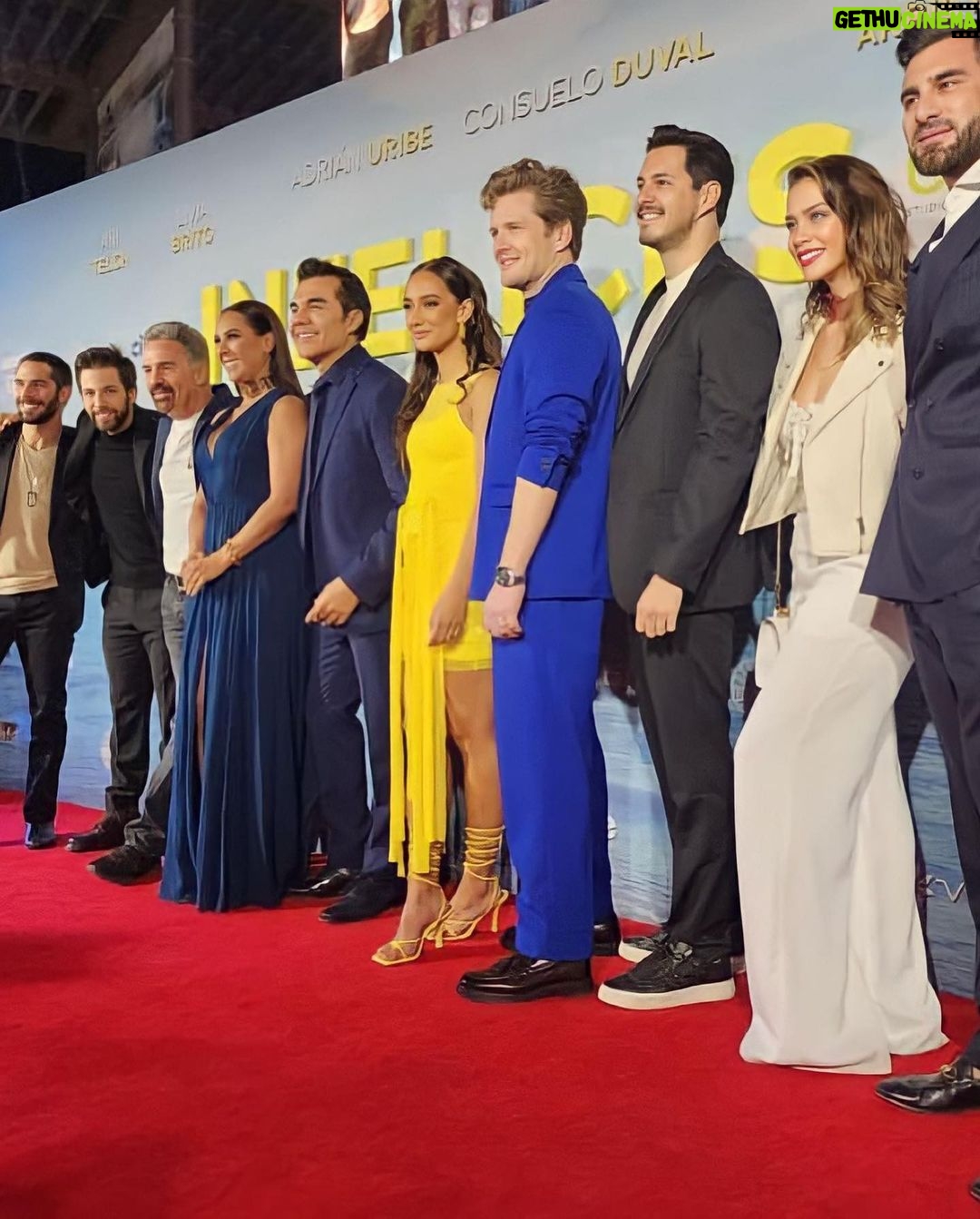 Carolina Miranda Instagram - Premiere de @infelicesparasiempremx les aplaudo a todos su trabajo que hermoso verlos 🫀🙌💫 26 de Enero sólo en Cines 🤩