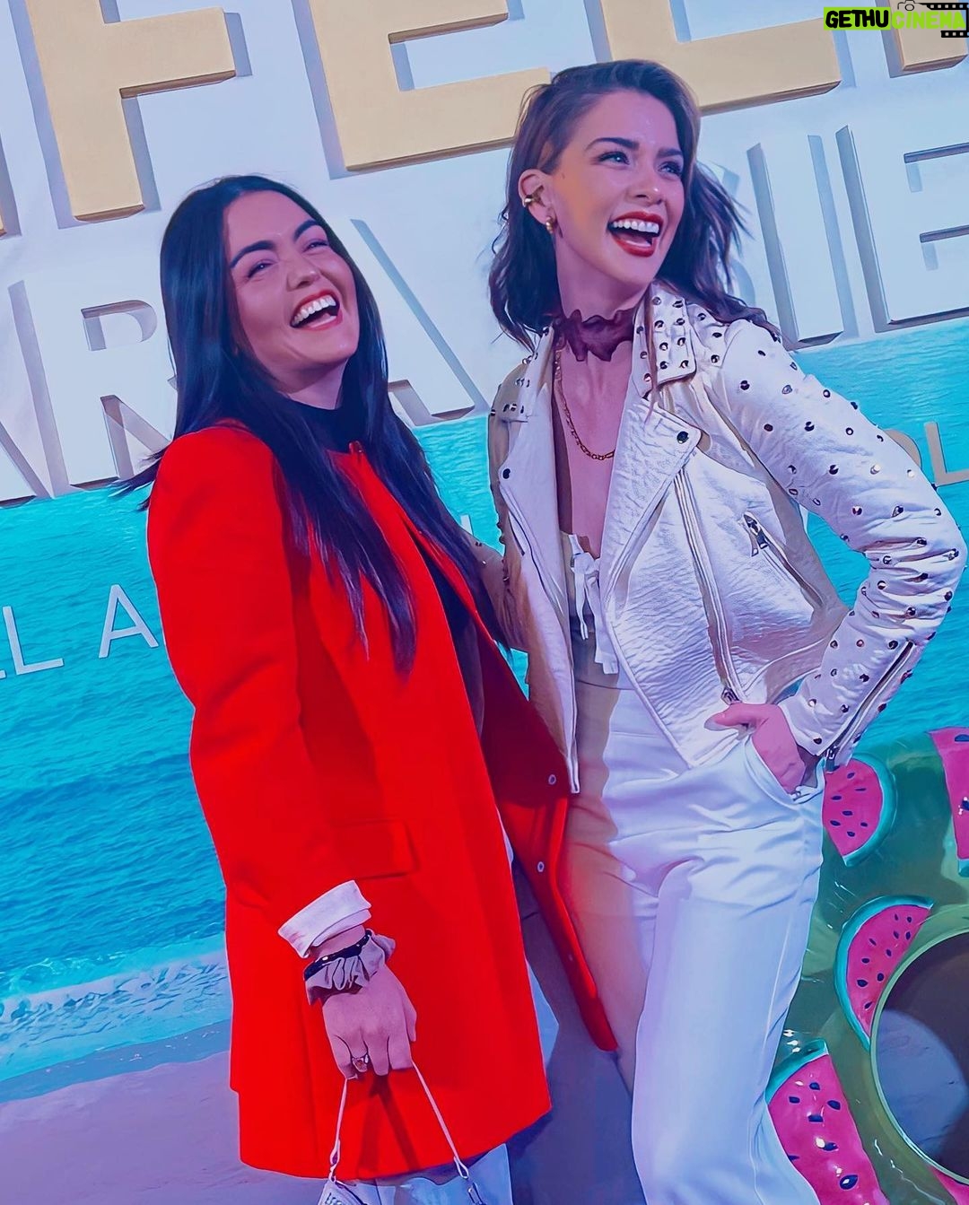 Carolina Miranda Instagram - Premiere de @infelicesparasiempremx les aplaudo a todos su trabajo que hermoso verlos 🫀🙌💫 26 de Enero sólo en Cines 🤩
