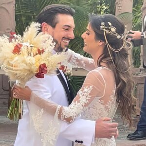 Carolina Miranda Instagram - Festejando la felicidad y el amor de @okaginer y @nachored 🥰❤️ los amo familia por elección !!!! @alexolivag @gustavomelofit 💃🏻🪩🕺

👗 @luremoficial @martiespinooficial