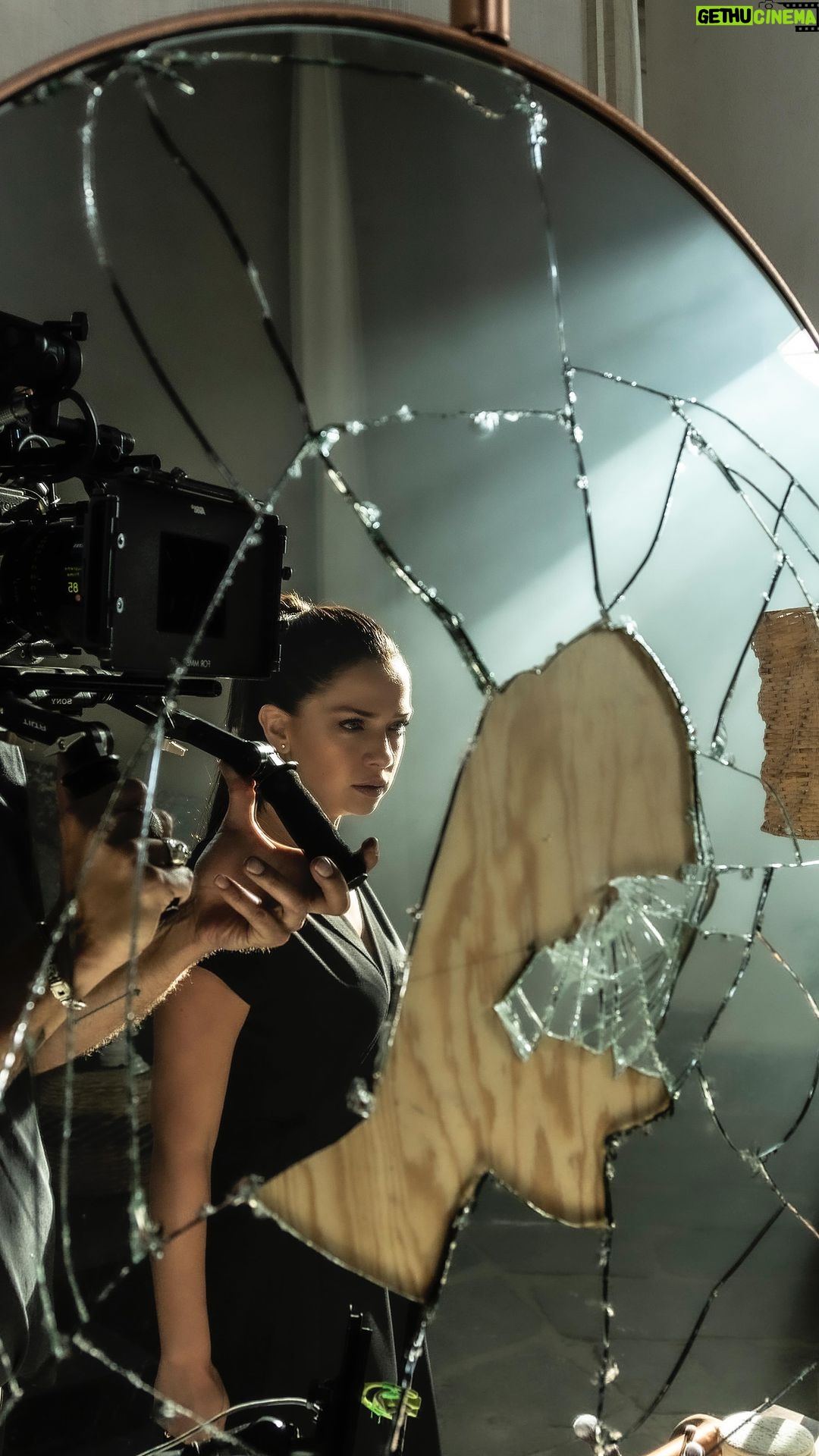 Carolina Miranda Instagram - Que empiece la cuenta regresiva para el estreno de βLA MUJER DEL DIABLOβ 2 ππ₯β€οΈπ¬ creo que voy a ver la uno para refrescar la memoria π«£ porque esto se incendia!!!! π₯π₯π₯π₯π₯ @vixplus