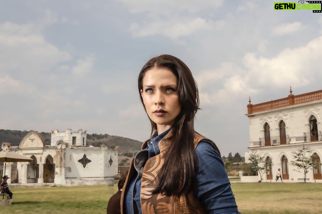 Carolina Miranda Instagram - Y a los que no han visto LMDD primer temporada pónganse al corriente porque ya tenemos fecha de estreno de la segunda 😱😱🤩❤️🎬 18 de Octubre nos vemos por @vixplus #VixPlus #lamujerdeldiablo yo también necesito saber que va a pasar con Natalia 🫣🎬🇲🇽