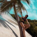Carolina Miranda Instagram - A veces tienes que perderte para volverte a encontrar 🤩🌴🌊❤️ Les confieso que estoy amando trabajar en Colombia 🥰✨🎬 Baru Cartagena