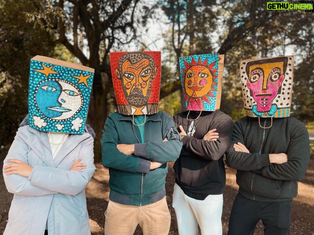 Carolina Miranda Instagram - 💣🔥100 puntos al que adivine quién está detrás de las máscaras del elenco QMAS?! 🔥💣 😂😂😂 LOS AMO !!!! ❤️ a todos gracias por tanto amor y cariño para este proyecto ❤️
